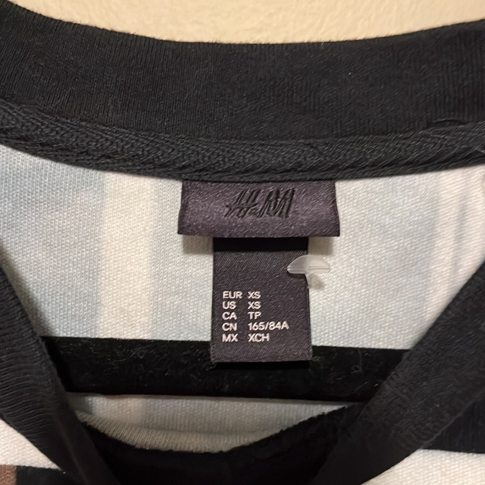 H&M Windowpane Tee - Picture 3 of 6